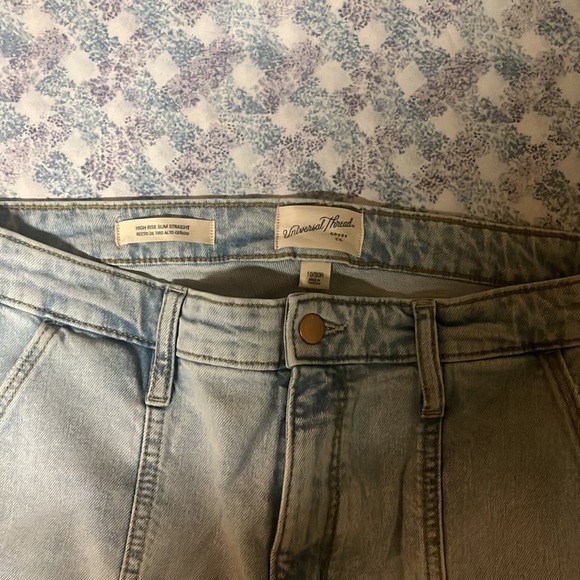 Universal Thread High Rise Slim Straight - Picture 2 of 6